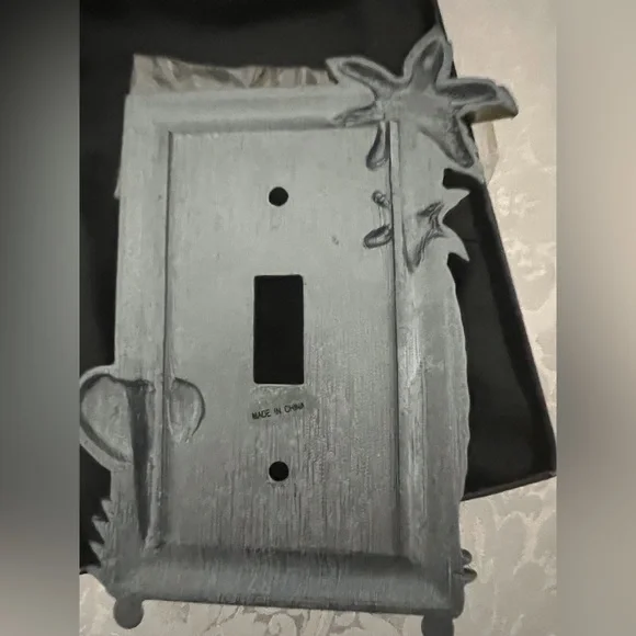 New In Box Enamel Switch Plate - Picture 2 of 7